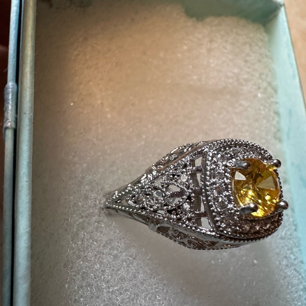 Elegant Sterling  Silver and Yellow Gemstone Ring - Picture 5 of 12